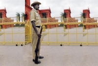 কনস্টেবলের চাকরি করে ছয়টি বিলাসবহুল বাড়ি ও চারটি গাড়ির মালিক