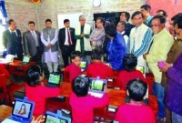 বই খাতা ছাড়াই পাঠদান