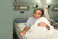 ছেলেকে পেয়ে কান্না থামলো ফেলে যাওয়া সেই মায়ের