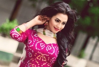 ফারিয়া বলেলেন, ফিল্ম ছাড়া কোন কথা হবে না! ফারিয়া বলেলেন, ফিল্ম ছাড়া কোন কথা হবে না!