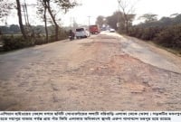  সোনারগাঁয়ে এশিয়ান হাইওয়ের দূর্দশায় পথচারীদের চরম দূর্ভোগ  
