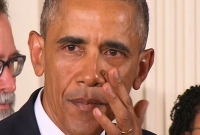ওবামা কাঁদলেন