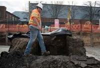  কাদা-মাটি সরাতেই গুপ্তধন!