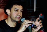 মুখ খুললেন আমির খান
