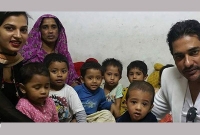 শ্রমিকদের শিশু সন্তানদের সাথে অনন্ত জলিল
