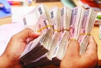 ব্যাগে টাকা ৬০ লাখ, কিন্তু টিকিট কাটতে নারাজ!