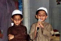 ৭ বছর বয়সেই দুই অন্ধ সহোদর এক মাসেই কোরআনে হাফেজ ! 