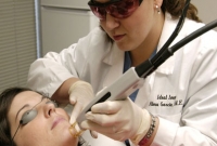 পার্লারের বিশেষ একটি সেবায় রয়েছে ক্যান্সারের সম্ভাবনা