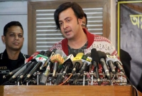 শাকিব খানকে সঙ্গে নিয়ে র‌্যাবের সংবাদ সম্মেলন