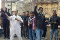 ‘মহাবীর’ আমির ঘূড়ি উড়ানো নিয়ে ব্যস্ত