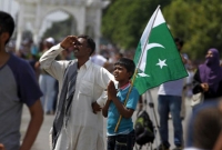 ইসলামকে ভালবেসে নিজের হাত কেটে বিরল দৃষ্টান্ত বালকের