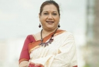 কোটি টাকার জন্য আটকে আছেন কবরী