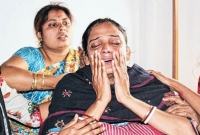 মর্মান্তিক মৃত্যু: এক ট্রেনে পা, অন্য ট্রেনে মাথা! মর্মান্তিক মৃত্যু: এক ট্রেনে পা, অন্য ট্রেনে মাথা!