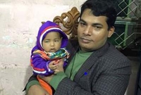 মায়ের চোখের জল মুছে দিল ৮ মাসের শিশু মায়ের চোখের জল মুছে দিল ৮ মাসের শিশু