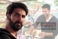 সিনেমা নয়, বাস্তবেই আখের রস বিক্রেতা অক্ষয়!