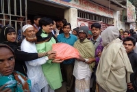 জামপুরে এমপি খোকার উদ্যোগে শীতার্তের মাঝে কম্বল বিতরণ  