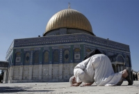 আল্লাহ তা’য়ালা দুনিয়াতে যে ব্যক্তির সবকিছু থেকে বরকত কেড়ে নেন