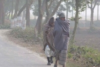 'ঠাণ্ডাতে হামার হাত-পাওগিলা ককরা হই আইসোচে'