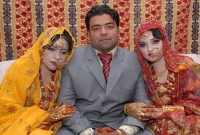 আজব আইন, দুই বিয়ে না করলে নিশ্চিত জেল!