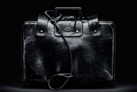 ওবামার রহস্যময় এক কালো ব্রিফকেস!