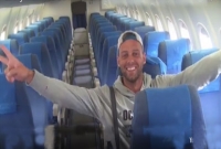 একটা টিকিট কেটে পুরো বিমানের মালিক!