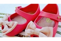 লাইক শেয়ারের বন্যায় ভাসছে রানীর মেয়ের জুতা!