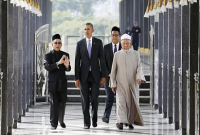 আল্লাহর ঘর মসজিদে যাচ্ছেন ওবামা, বিশ্বজুড়ে আলোড়ন আল্লাহর ঘর মসজিদে যাচ্ছেন ওবামা, বিশ্বজুড়ে আলোড়ন