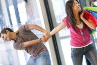 জেনে নিন লোভী মেয়ে চেনার সহজ উপায়