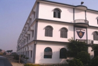 শিক্ষিকার বকুনি খেয়ে তিনতলা থেকে ছাত্রীর ঝাঁপ শিক্ষিকার বকুনি খেয়ে তিনতলা থেকে ছাত্রীর ঝাঁপ