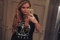 সেই মেয়েটির প্রেমে পাগল তামাম পুরুষ, কাছে ভেড়ার সাহস নেই কারো! 