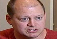 মেয়ের মোবাইল জব্দ করায় কারাগারে বাবা মেয়ের মোবাইল জব্দ করায় কারাগারে বাবা