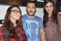 এবার হৃত্বিকের প্রক্তন স্ত্রীকে নিয়ে সমালোচনায় সালমান!