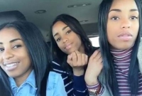 বলুন তো, এদের মধ্যে কে মা আর কে মেয়ে?