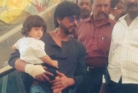 ছেলে আব্রাম না বাবা শাহরুখ, কে বড় তারকা?