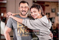 সালমানকে কষে চড় মারলেন আনুশকা!