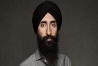     অভিনেতার মাথায় পাগড়ি, তাই বিমানে বাধা