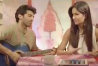 ক্যাটরিনার জন্য গাইলেন আদিত্য