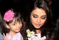 মেয়ে চোট পাওয়াতে ভীষণ ক্ষেপেছেন ঐশ্বরিয়া