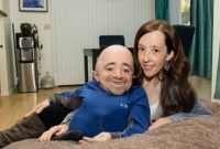 ২ ফুট ৮ ইঞ্চির স্বামীকে নিয়ে যা বললেন সাড়ে ৫ফুটের স্ত্রী