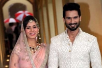 স্ত্রীর স্নানদৃশ্যের ছবি পোস্ট করে আলোচনায় শহিদ কাপুর