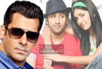 দুই নৌকায় পা রেখে চলছেন ক্যাটরিনা!