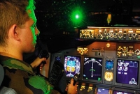 হঠাৎ লেজার আলো, বিমান ফেরালেন পাইলট!