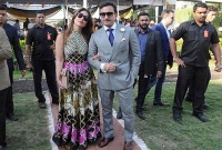 বেগম কারিনা কাপুরের বায়না, কি করবেন নবাব সাইফ আলী?