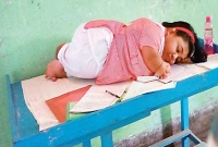  শুয়ে শুয়ে পড়া, শুয়ে শুয়েই বেঞ্চের ওপর পিয়াসার পরীক্ষা