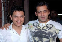 নিন্দুকের মুখে আমির খানের ছাই, দুই খান তবে কি ভাই ভাই?