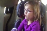 প্রেম নিয়ে যন্ত্রণায় পিচ্চি মেয়েটি!