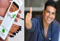 পেন্সিলের কারিশমায় মুগ্ধ অক্ষয়