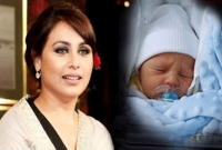 মেয়েকে নিয়ে গৃহবন্দি রানি!