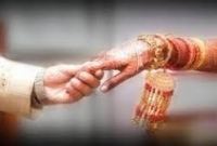 এ বয়সে পাবে কোথা সুদর্শন বর