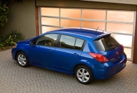 গাড়ি চুরি করা যে সুন্দরীর ফ্যাশন